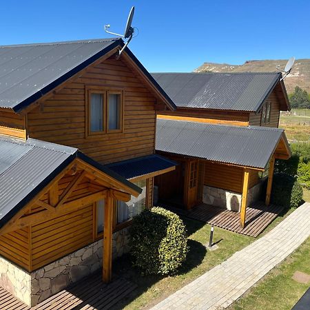Complejo Hotelero Illihue - Cabanas & Hosteria คูนิน เดลอส อันเดส ภายนอก รูปภาพ
